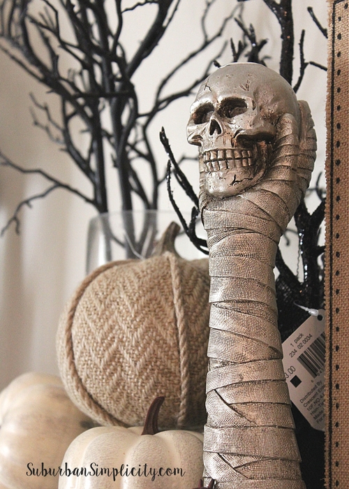 How to style a spooky good Halloween Mantel! Decorating your mantel for the fall season is easy and fun!