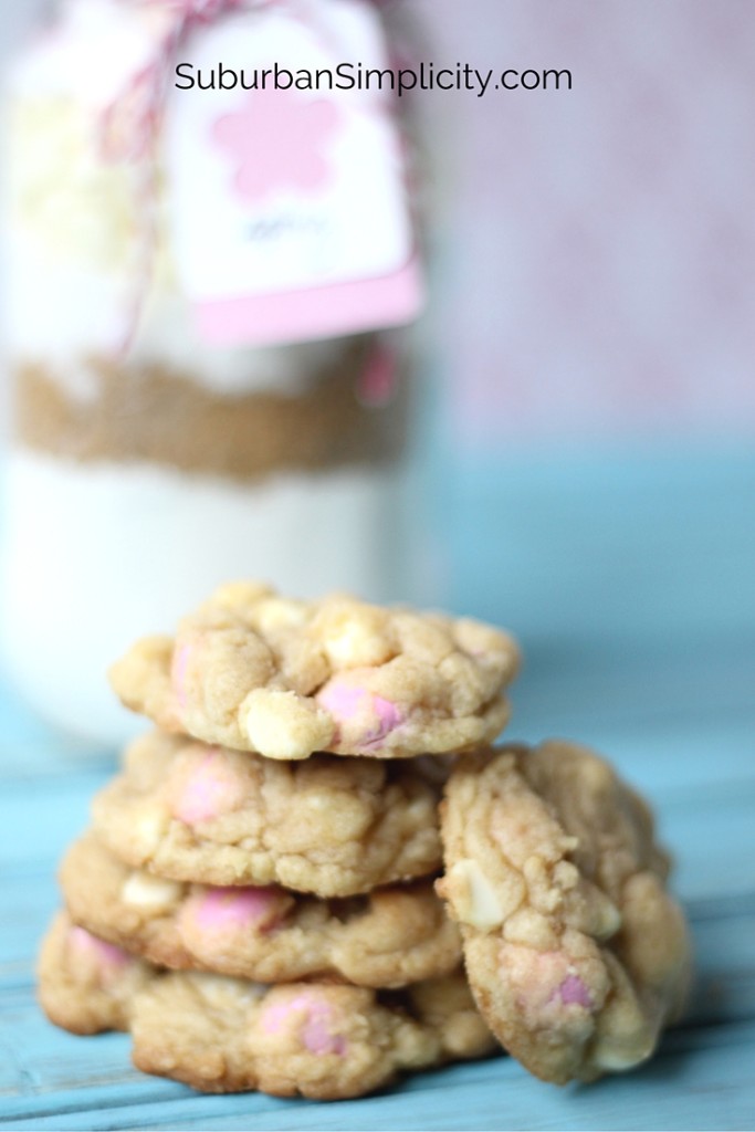 Easter Cookies in a jar make the perfect gift!