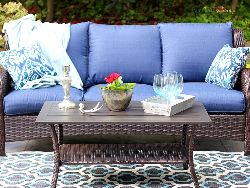 You can totally do a Backyard Patio Makeover in One Afternoon! Update and refresh for a new outdoor living space.