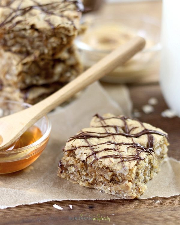 Easy Peanut Butter Oatmeal Bars are a delicious recipe idea your whole family will love! A healthy grab and go breakfast or after school snack!