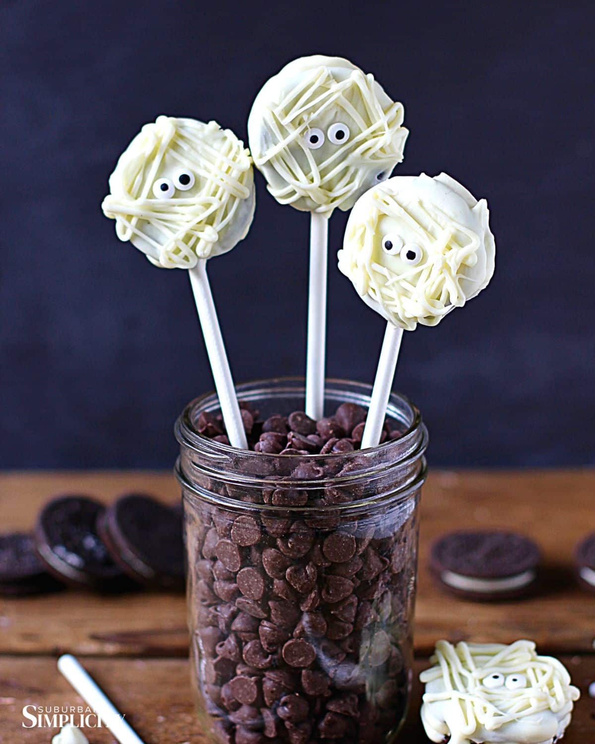 Oreo Mummy Pops for Halloween.