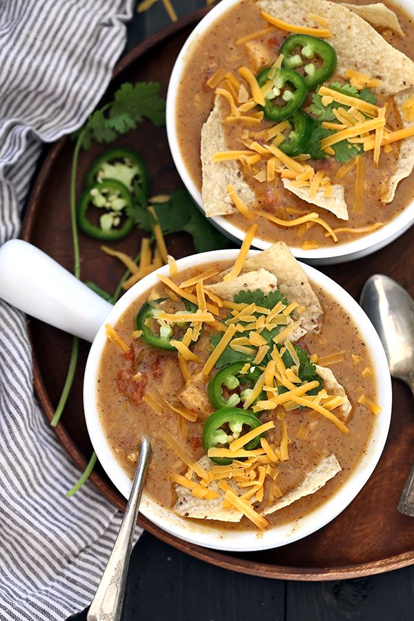 Enjoy these hearty family friendly crockpot soup and stew recipes this season.  They're easy to make dinner ideas that feed a crowd. 