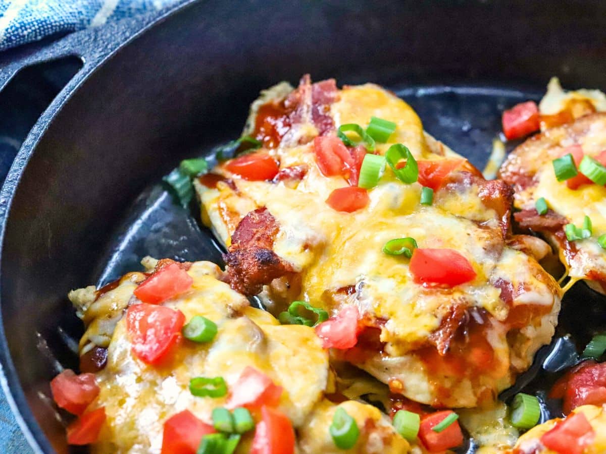 One pan chicken recipe with cheese and bacon.