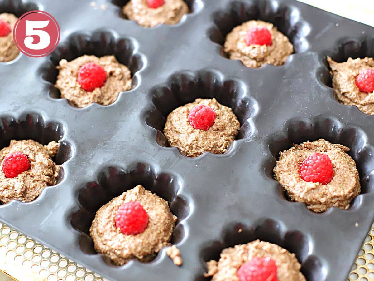 low carb muffins in a silicone muffin pan.