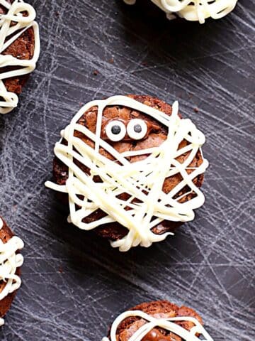 Brownie mummies for halloween.