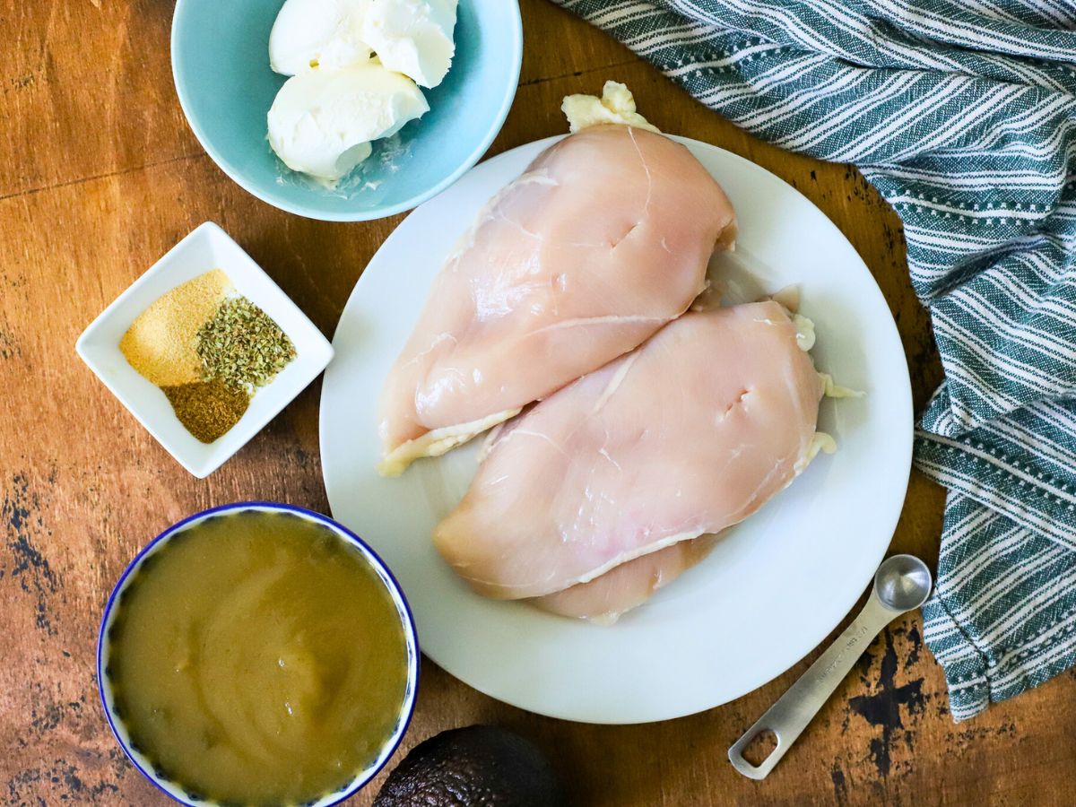 Ingredients to make slow cooked salsa verde chicken.