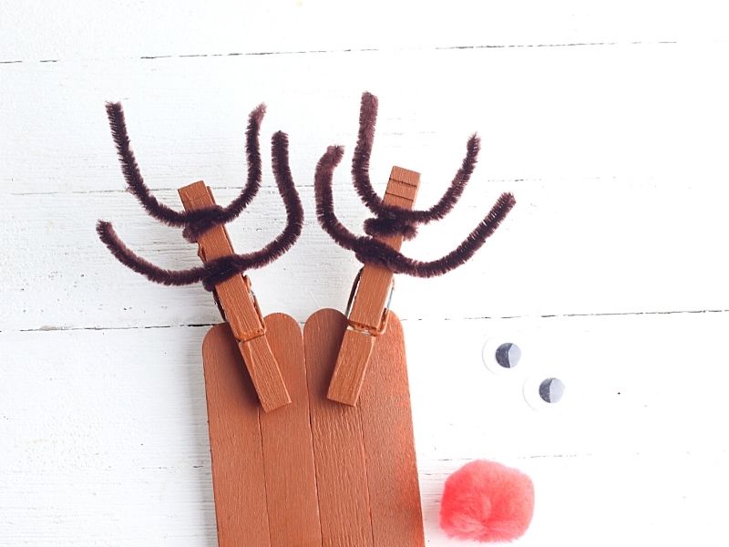 Antlers made from pipe cleaners