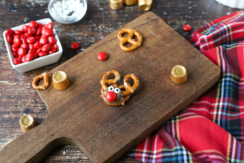 Christmas Pretzel Treat