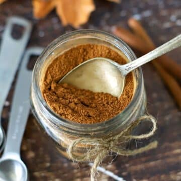 Pumpkin spice blend in a mason jar.