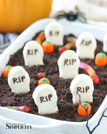 Easy Halloween Dirt Cake (with gummy worms) - Suburban Simplicity