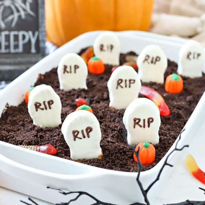 Easy Halloween Dirt Cake (with gummy worms) - Suburban Simplicity