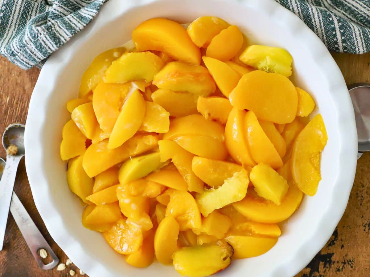 Fruit crisp filling made out of peaches, cornstarch, and sugar.