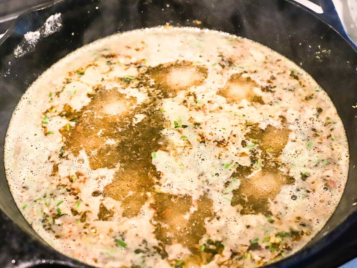 Pan with chicken thighs and chicken broth.